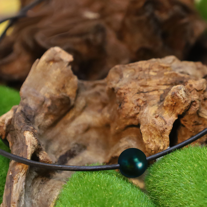 Noir – Schwarze Tahiti-Perle 9–10 mm auf Ziegenleder | 925 Silber