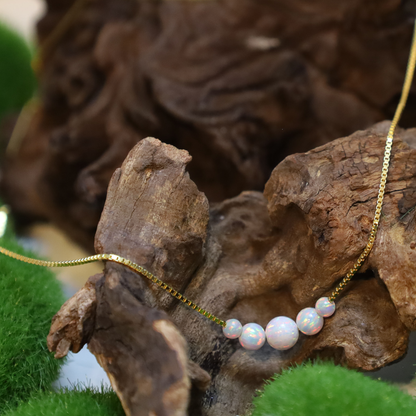 Opal Collier Weiß – Feine Venezianerkette mit 5 weißen Opalperlen