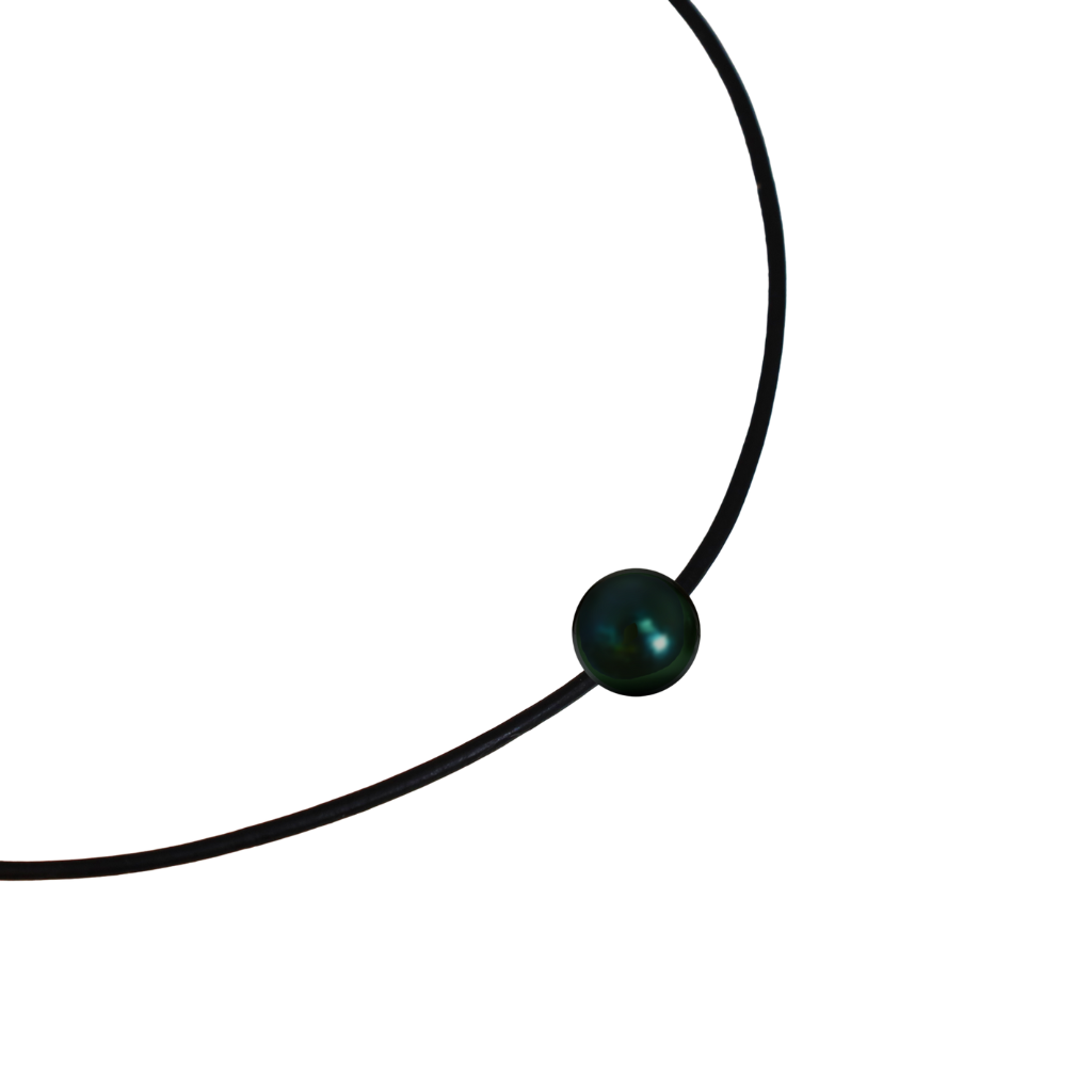 Noir – Schwarze Tahiti-Perle 9–10 mm auf Ziegenleder | 925 Silber