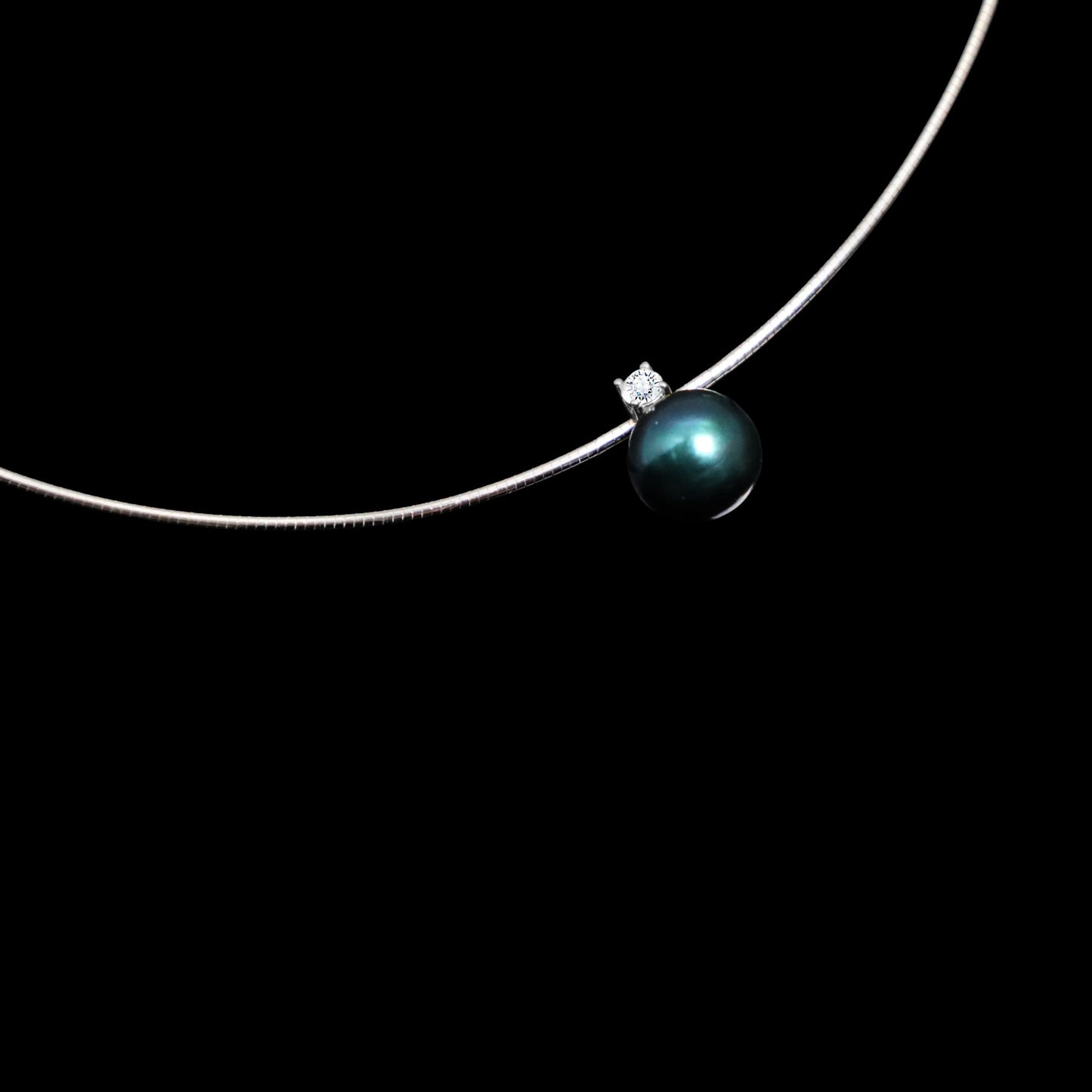 Omega Halskette mit Tahiti-Perle (8–9 mm, AA+) & Zirkonia – 925 Sterling Silber, rhodiniert