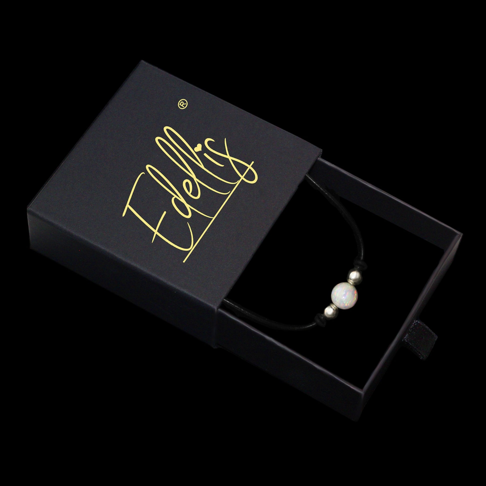 Edellis Geschenkbox mit Halskette im Inneren