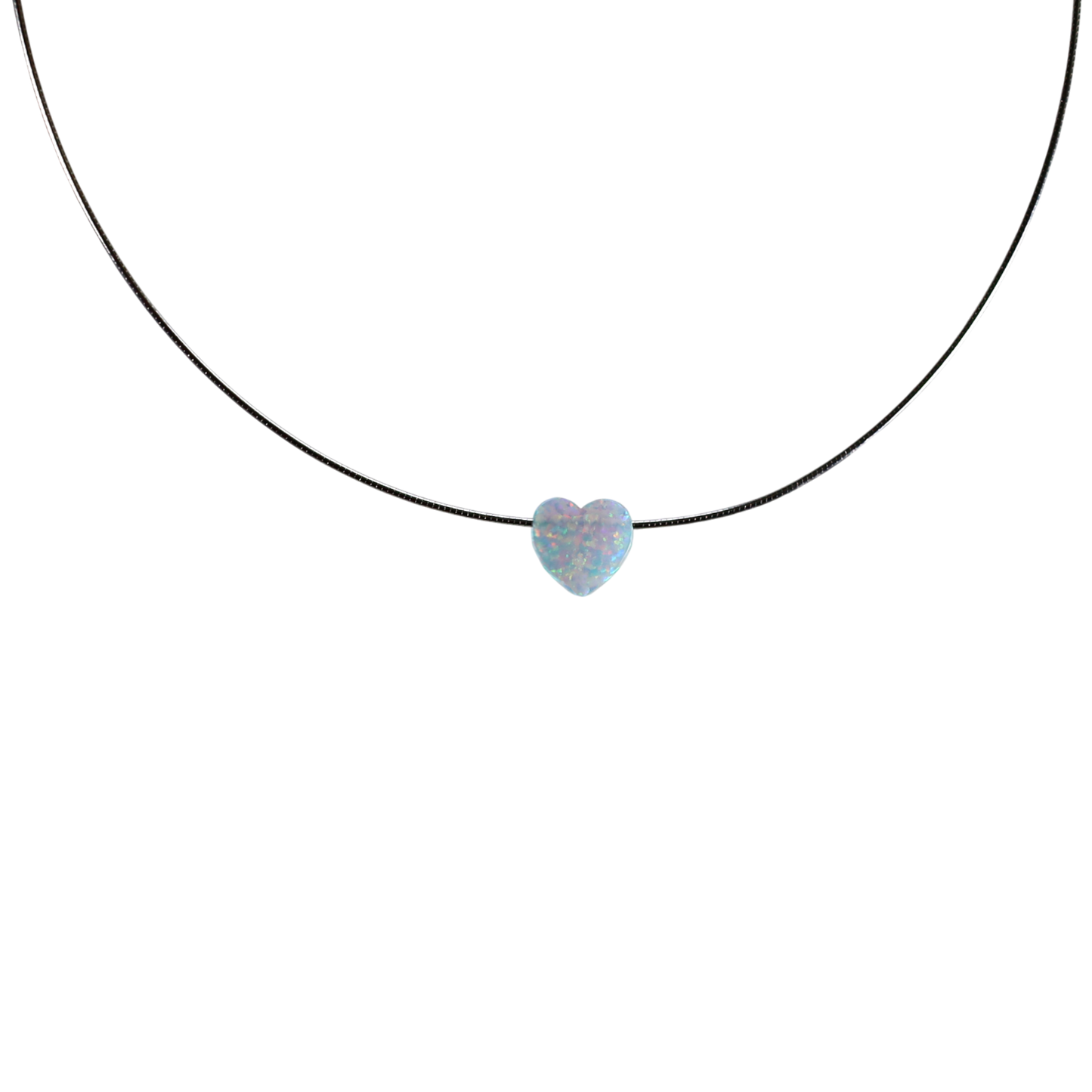 Edellis „Heart of Opal“ getragen von Modell – elegantes Collier