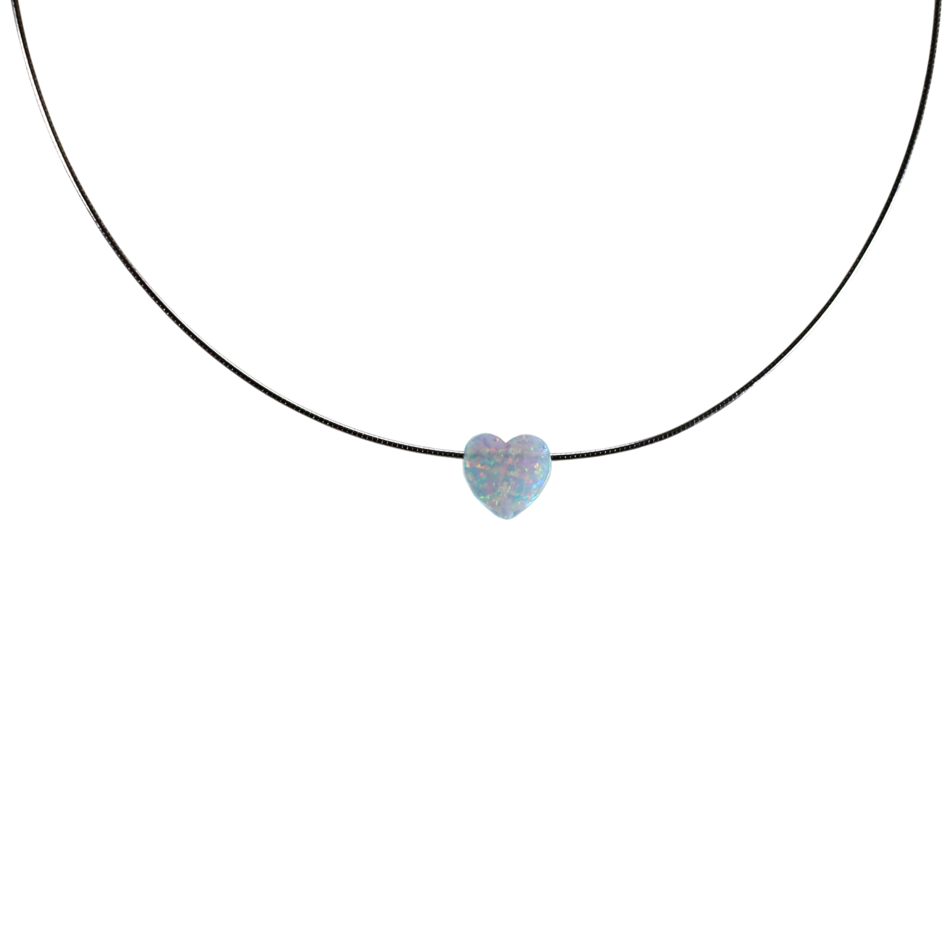 Edellis „Heart of Opal“ getragen von Modell – elegantes Collier