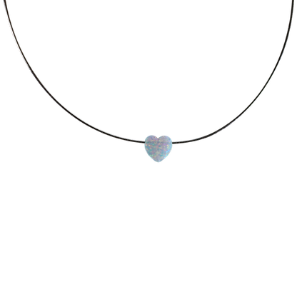 Edellis „Heart of Opal“ getragen von Modell – elegantes Collier
