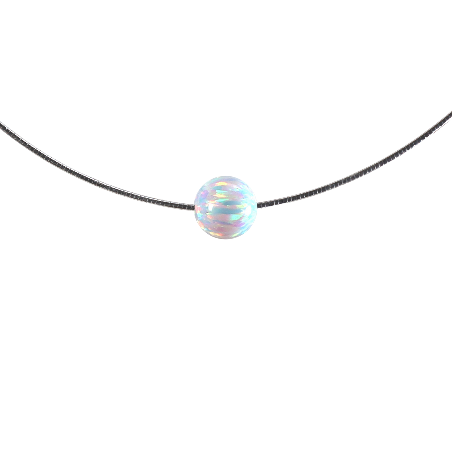 Weißer Opal (8 mm) auf rhodiniertem 925 Silber-Reif – Detailaufnahme