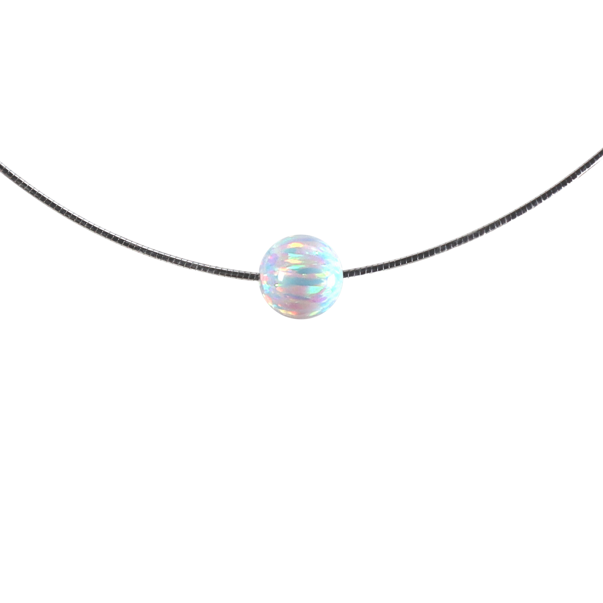 Weißer Opal (8 mm) auf rhodiniertem 925 Silber-Reif – Detailaufnahme