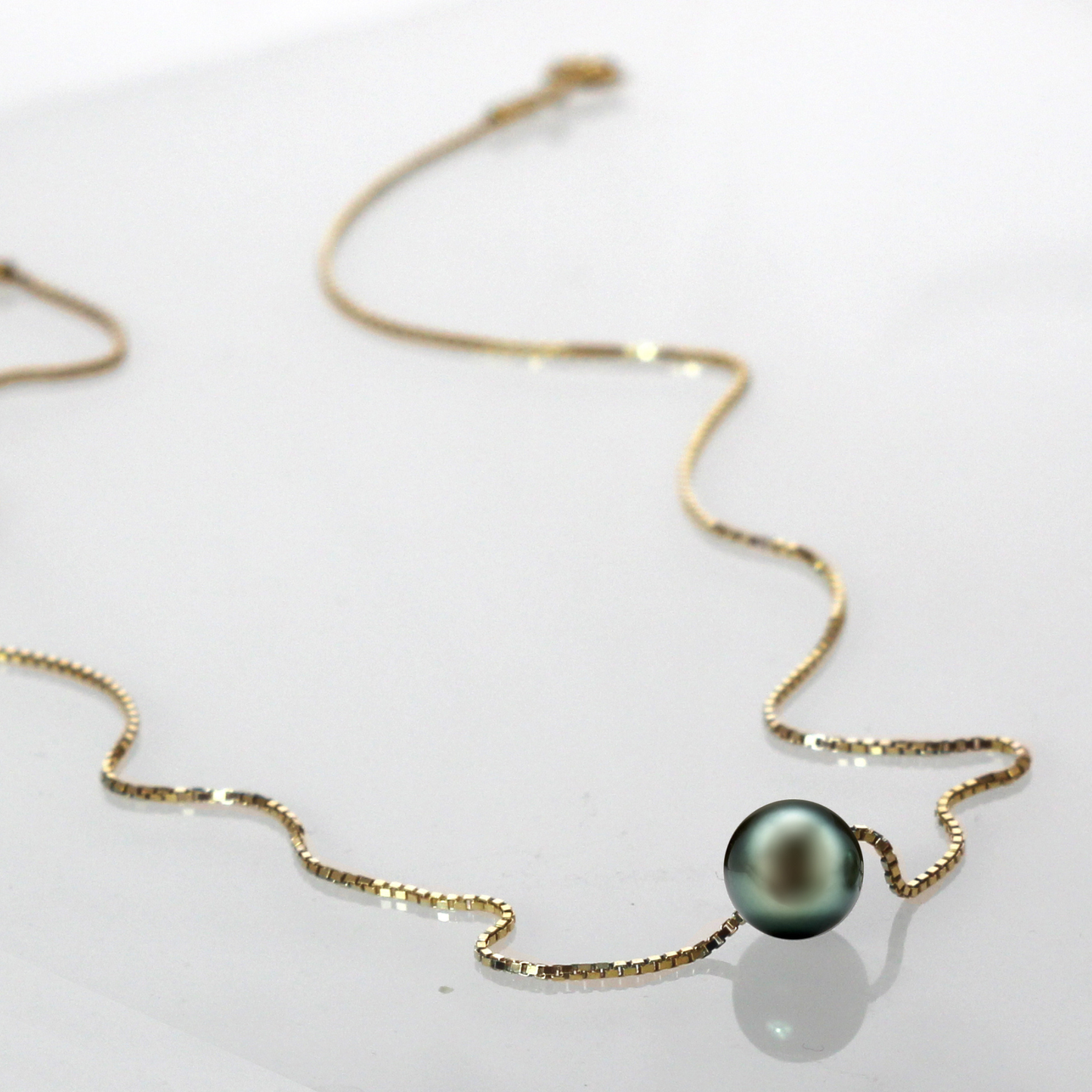 Edellis Tahiti Perle Halskette – Echte Tahiti-Zuchtperle 9–10 mm AA+ auf 925 Sterling Silber oder 14K Vergoldete Boxkette