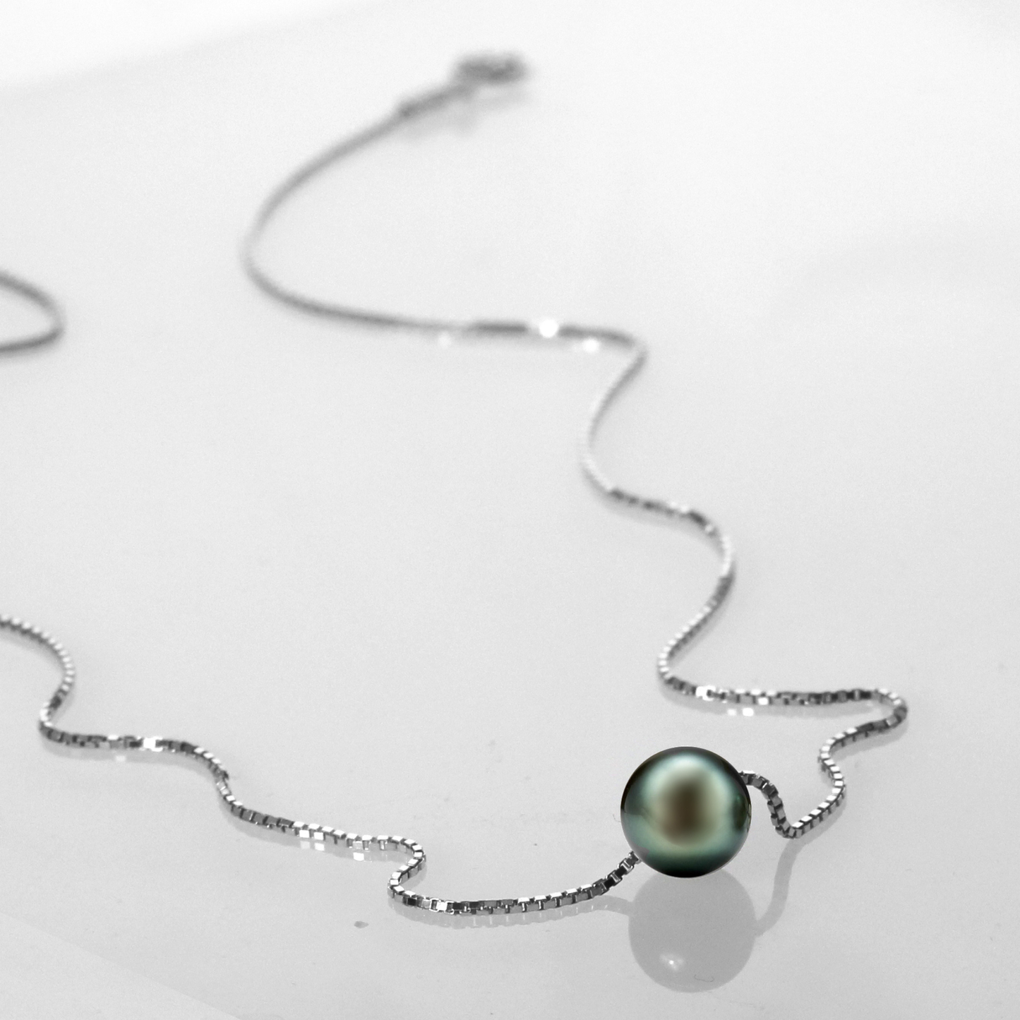 Edellis Tahiti Perle Halskette – Echte Tahiti-Zuchtperle 9–10 mm AA+ auf 925 Sterling Silber oder 14K Vergoldete Boxkette