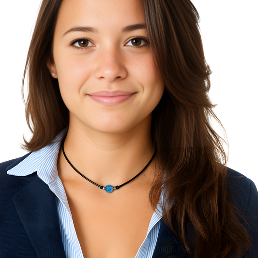 Blauer Opal Halskette – 8 mm Rundanhänger mit 925 Sterling Silber & Echtlederband | Handgefertigter Choker für Damen