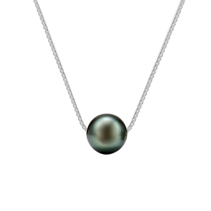 Nahaufnahme der echten Tahiti-Perle auf der Silberkette