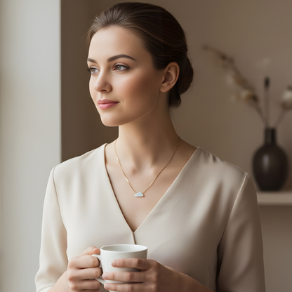 Edellis Wolken Opal Halskette – Blauer oder Weißer Opal Anhänger auf 925 Sterling Silber oder 18K Vergoldeter Box Kette | Länge 40–45 cm