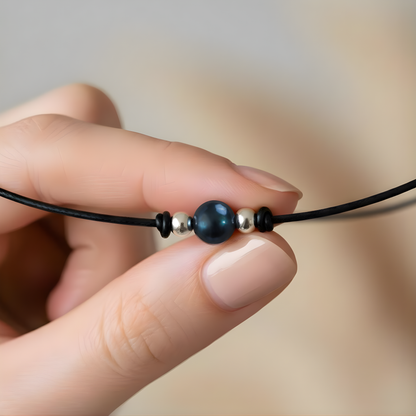 Schwarze Tahiti-Perlen Halskette – Ziegenleder & 925 Silber (9mm)