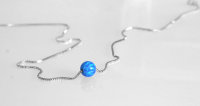 Edellis Halskette Mit Blauem Opal 8 mm, wei&szlig;...
